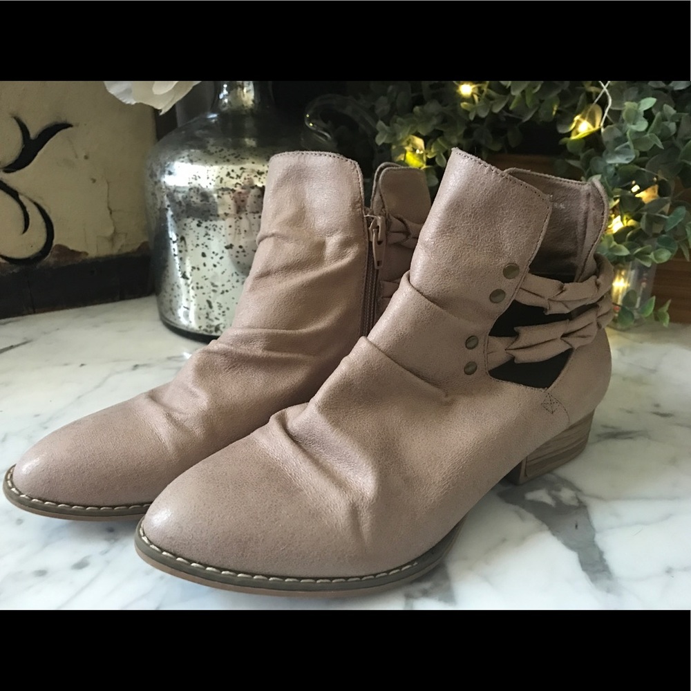 Blush Booties size 9 Cato Perfect for any outfit!!